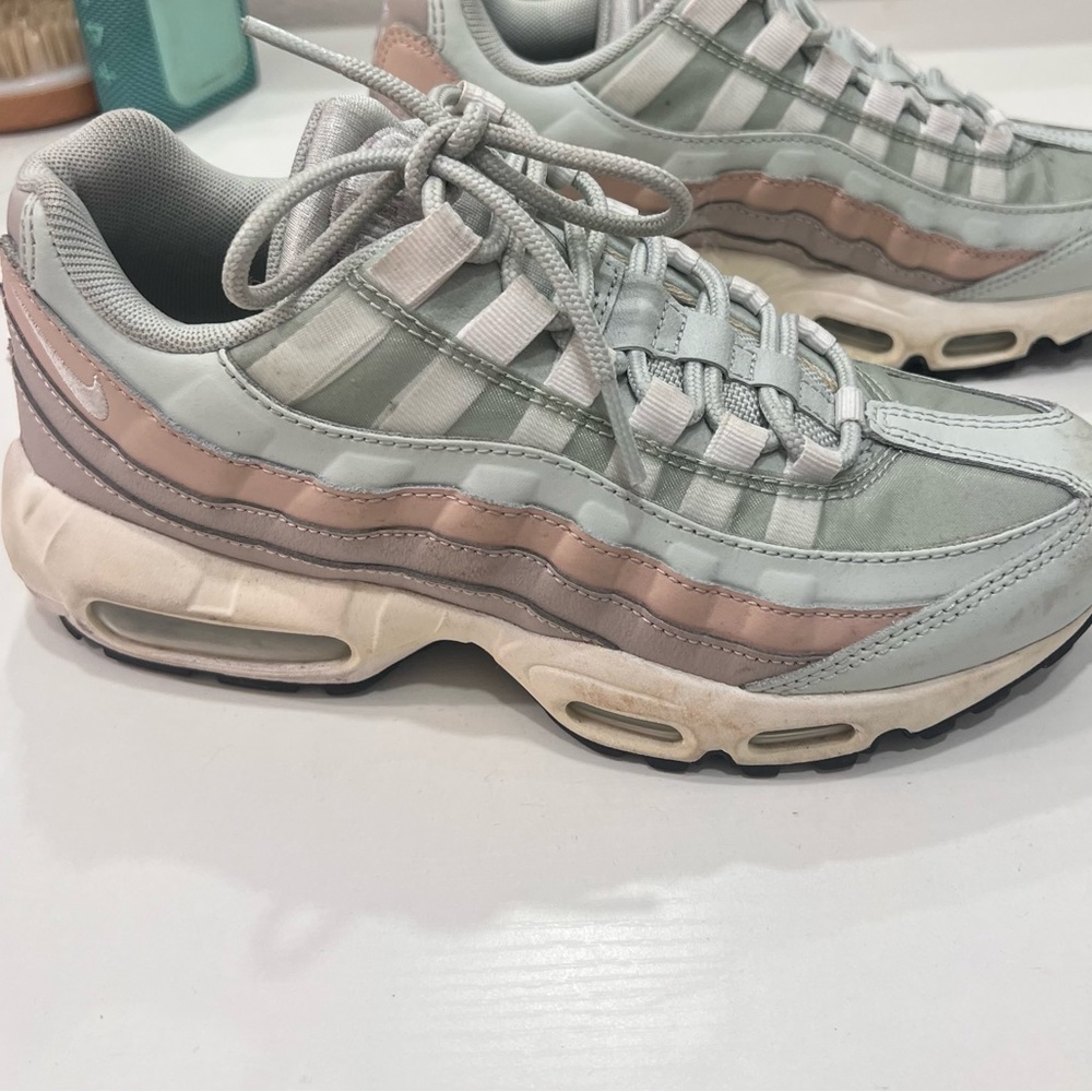 NIKE AIR MAX 95 light gray pink